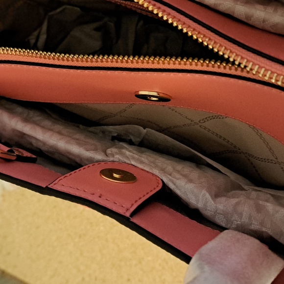 Michael Kors Arielle MD Satchel - Picture 5 of 10